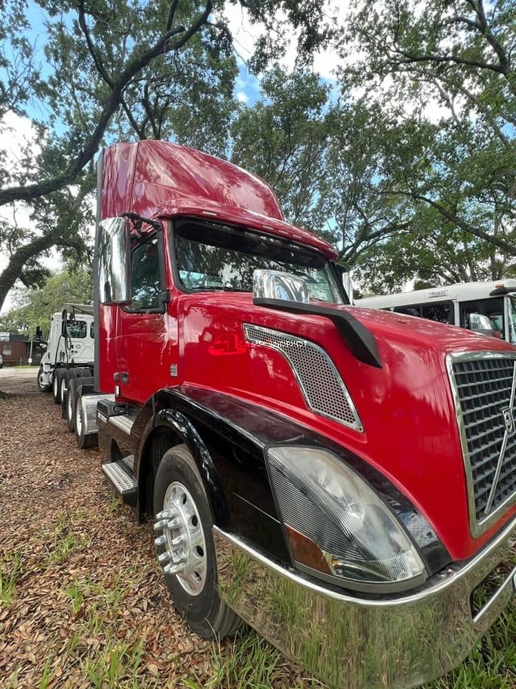 2015 Volvo VN Day Cab Trucks