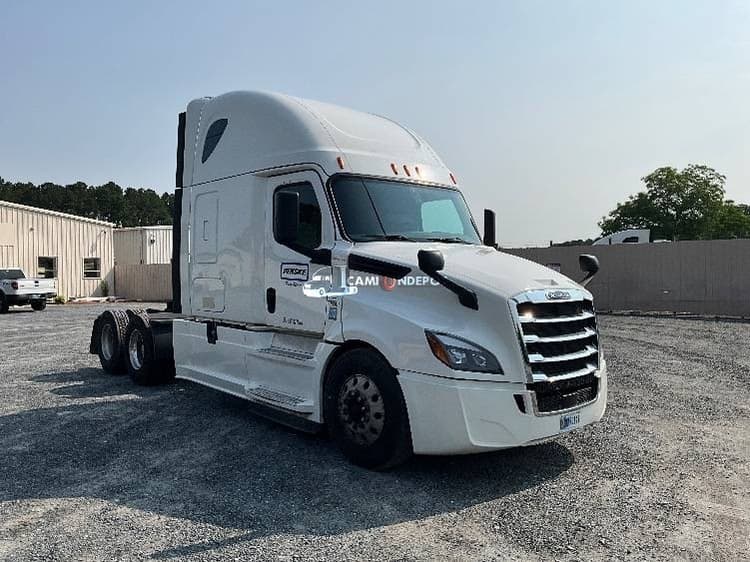 2020 Freightliner T12664ST Sleeper Trucks