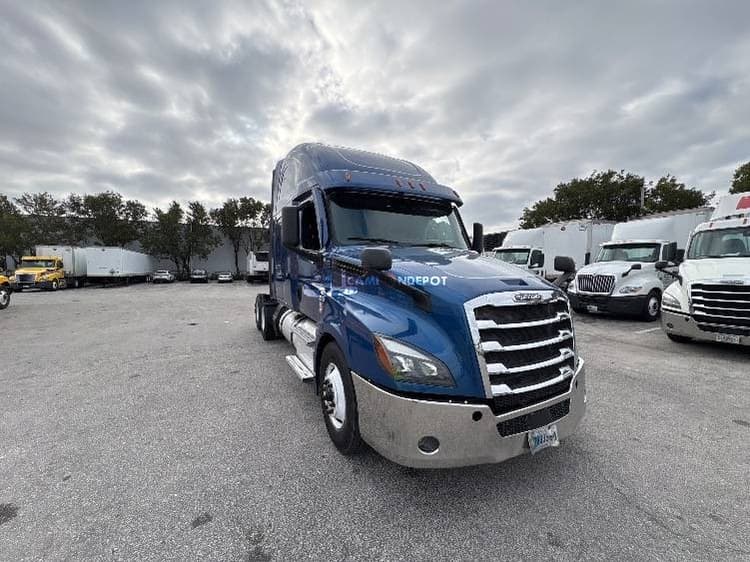 2020 Freightliner T12664ST Sleeper Trucks
