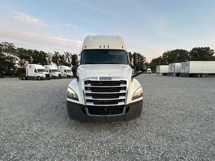 2021 Freightliner T12664ST Sleeper Trucks