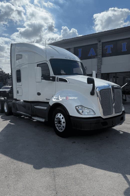 2020 Kenworth T680 Sleeper Trucks