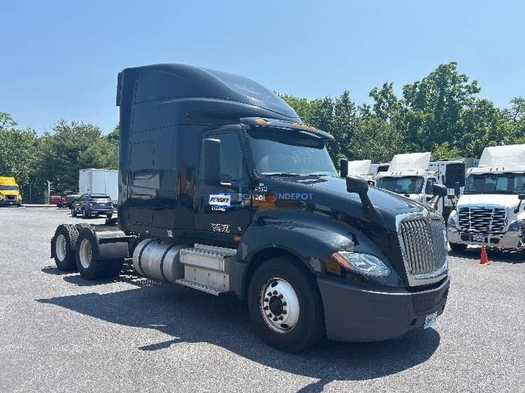 2022 International LT625 Sleeper Tractor