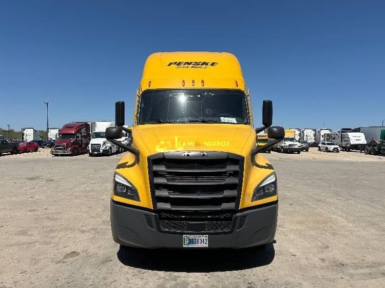 2022 Freightliner T12664ST Sleeper Trucks
