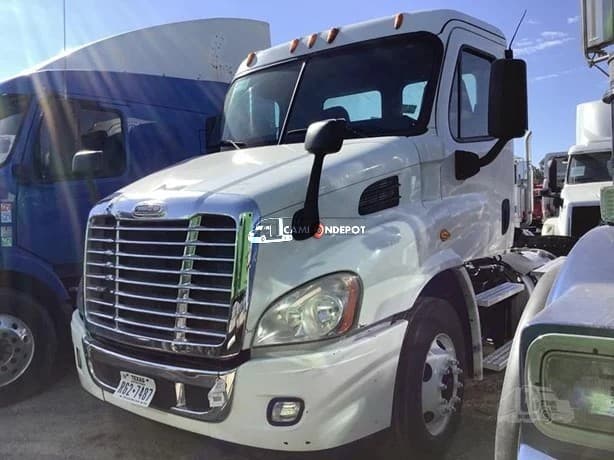 2014 Freightliner CASCADIA 113 Day Cab Trucks
