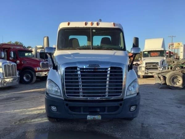 2014 Freightliner CASCADIA 113 Day Cab Trucks