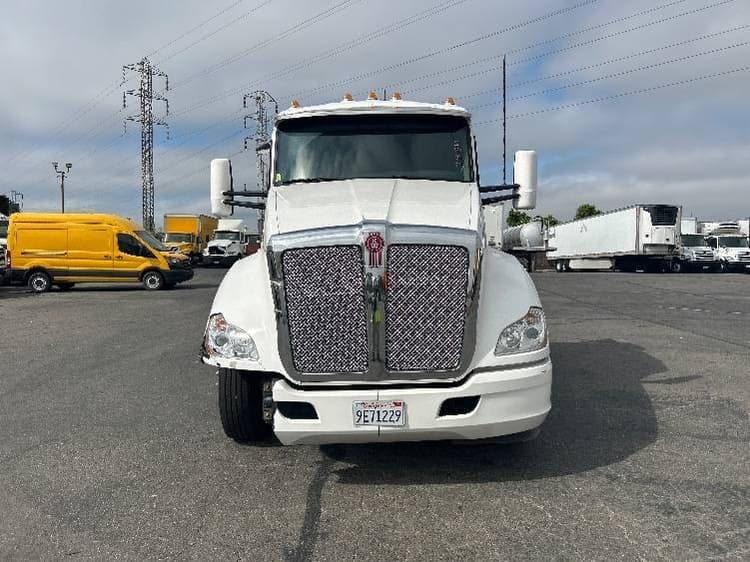 2020 Kenworth T680 Sleeper Trucks