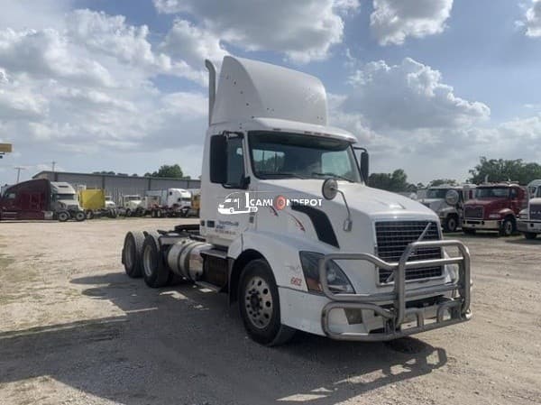 2012 Volvo VNL64T300 Day Cab Trucks
