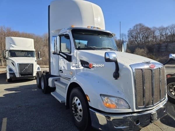 2018 Peterbilt 579 Day Cab Trucks