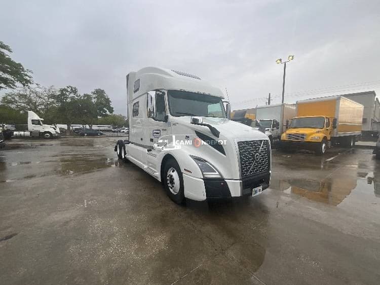2021 Volvo VNL64860 Sleeper Tractor