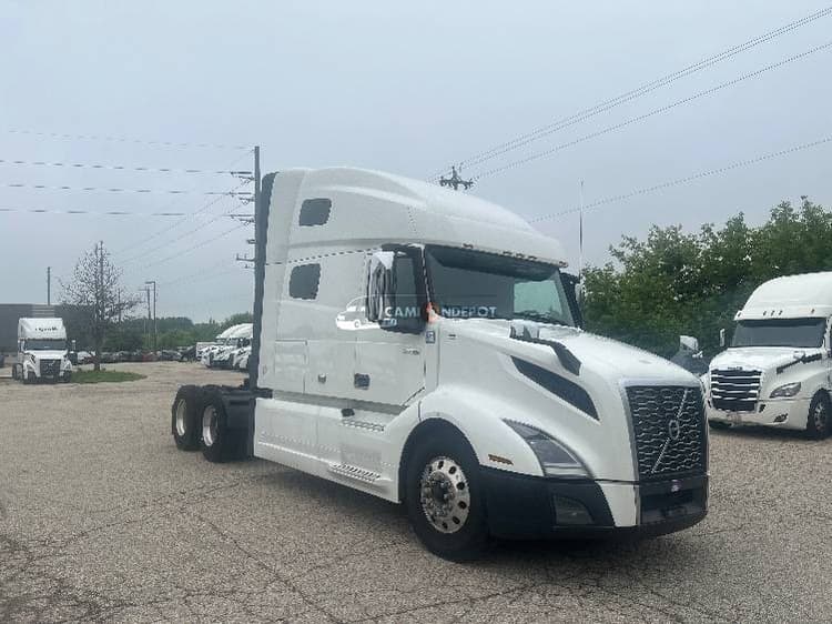 2020 Volvo VNL64760 Sleeper Tractor