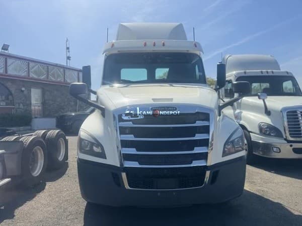 2018 Freightliner  CASCADIA 126 Day Cab Trucks