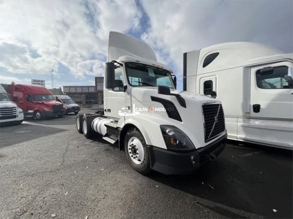 2016 Volvo VNL64T300 Day Cab Trucks