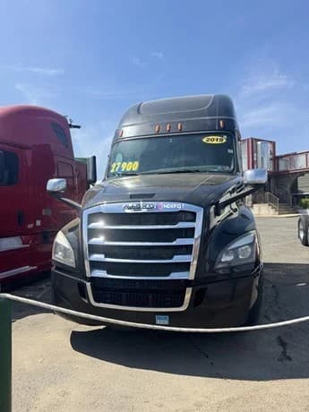 2019 Freightliner CASCADIA 126 Sleeper Trucks