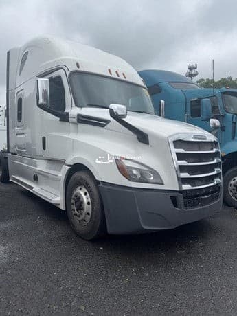 2017 Freightliner CASCADIA 126 Sleeper Trucks