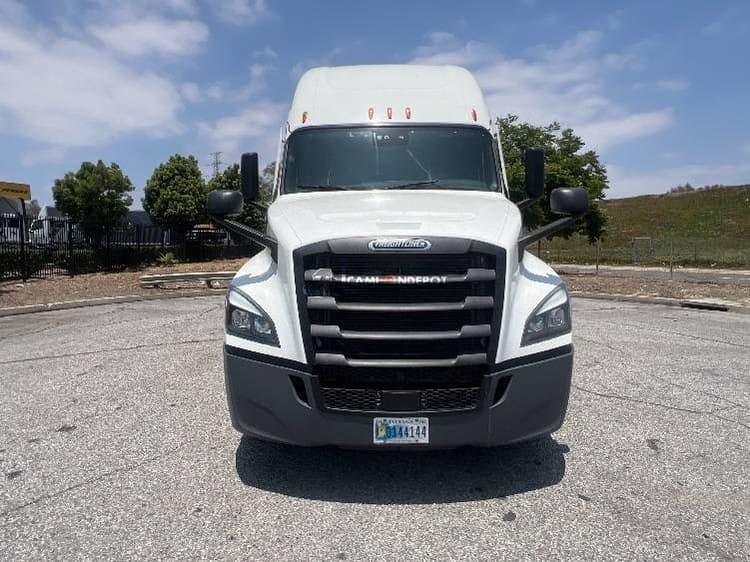 2021 Freightliner T12664ST Sleeper Trucks