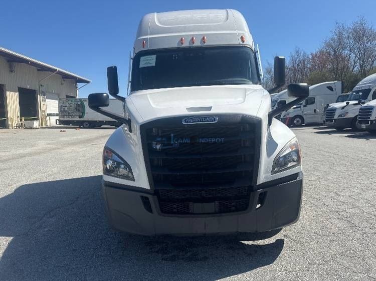 2020 Freightliner T12664ST Sleeper Trucks
