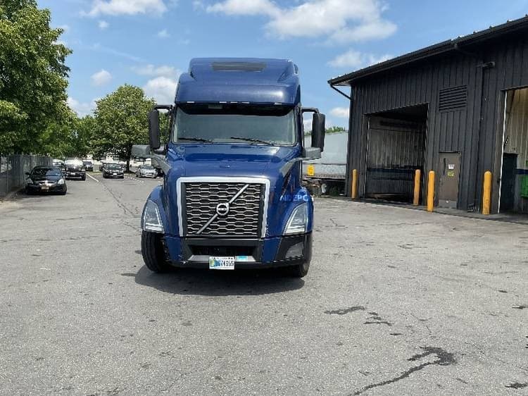 2019 Volvo VNL64860 Sleeper Trucks
