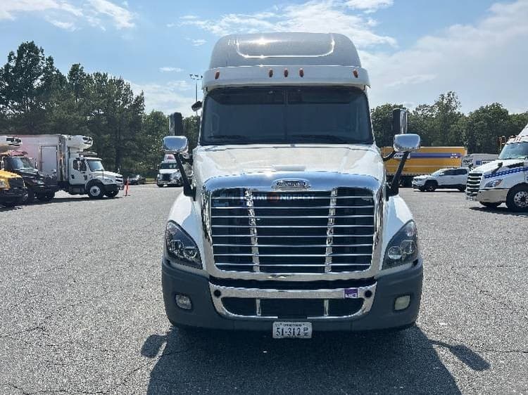 2019 Freightliner Cascadia 12564ST Sleeper Trucks