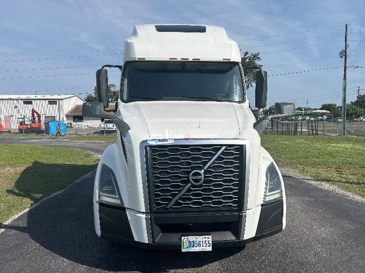 2019 Volvo VNL64760 Sleeper Trucks