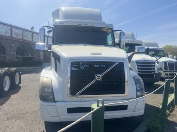2017 Volvo VNL64T430 Sleeper Trucks