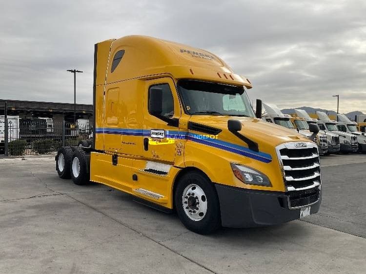 2020 Freightliner T12664ST Sleeper Trucks