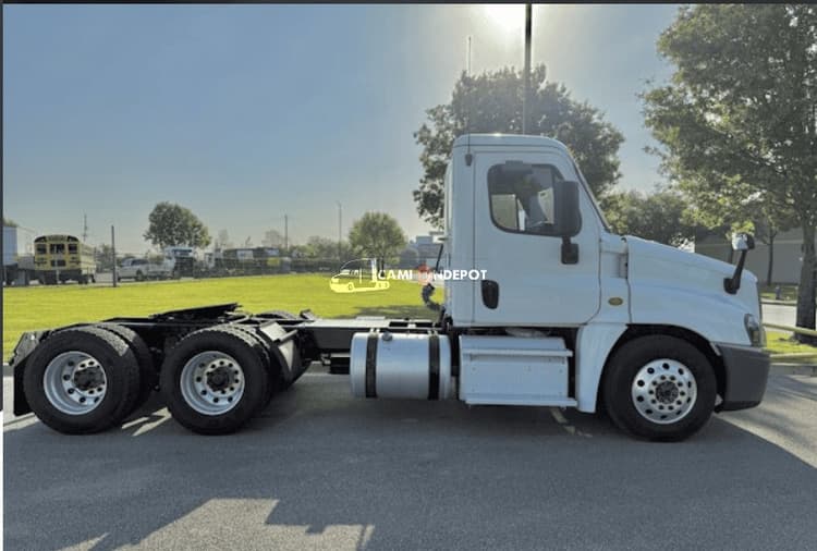 2019 Freightliner Cascadia 126 Day Cab Trucks