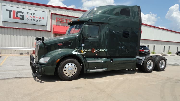 2021 Peterbilt 579 Sleeper Trucks