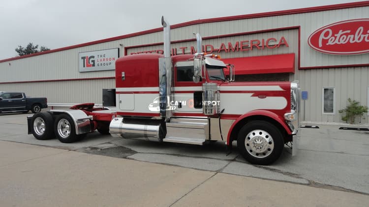 2019 Peterbilt 389 Sleeper Trucks