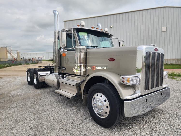 2026 Peterbilt 589 Day Cab Trucks