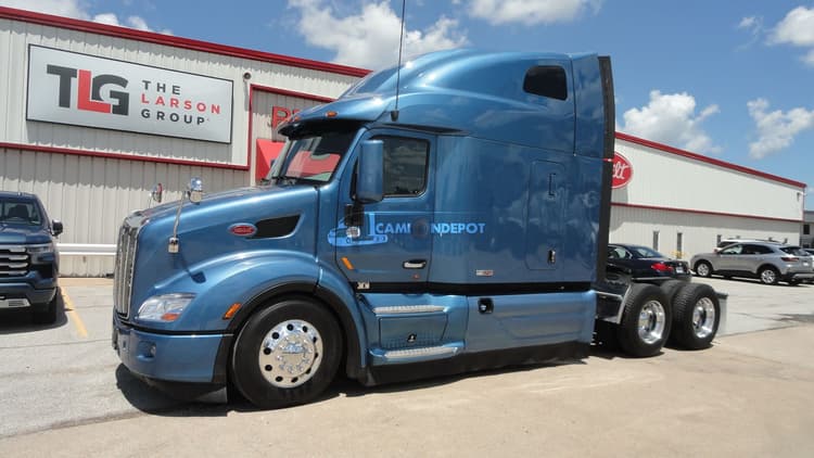 2022 Peterbilt 579 Sleeper Trucks