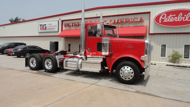 2020 Peterbilt 389 Day Cab Trucks