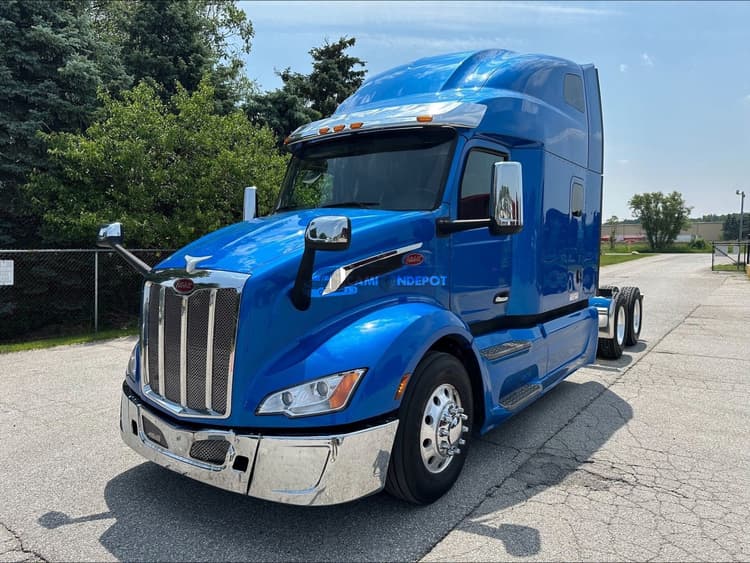 2023 Peterbilt 579 Sleeper Trucks