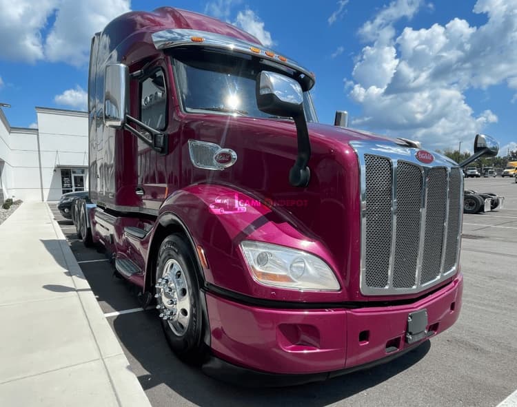 2022 Peterbilt 579 Sleeper Trucks