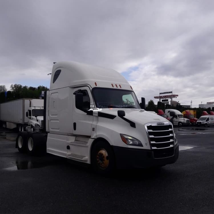 2020 Freightliner CASCADIA Sleeper Trucks