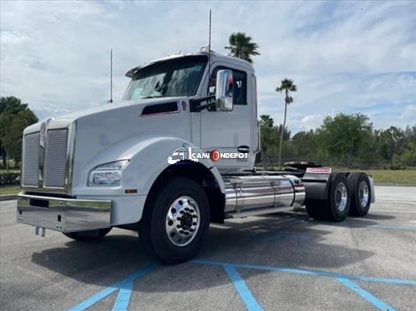2025 Kenworth T880 Day Cab Trucks