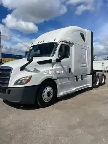 2018 Freightliner CASCADIA 126 Sleeper Trucks