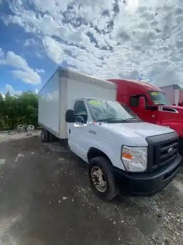 2018 Ford ECONOLINE Box Trucks