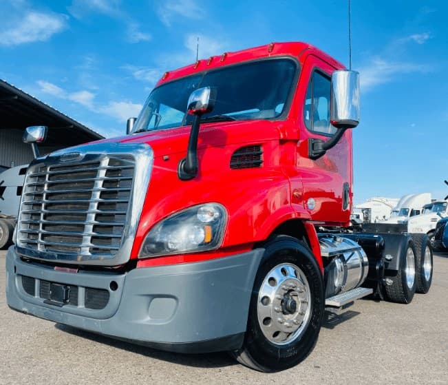 2019 Freightliner Cascadia 113 Day Cab Trucks
