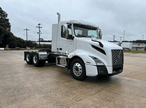 2025 Volvo VNL64T300 Day Cab Trucks
