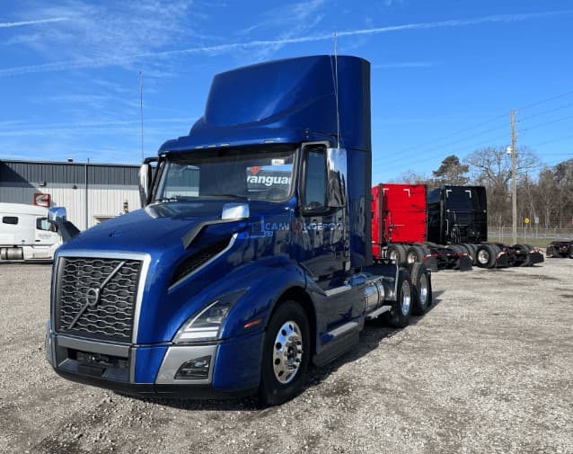 2025 Volvo VNL64T300 Day Cab Trucks
