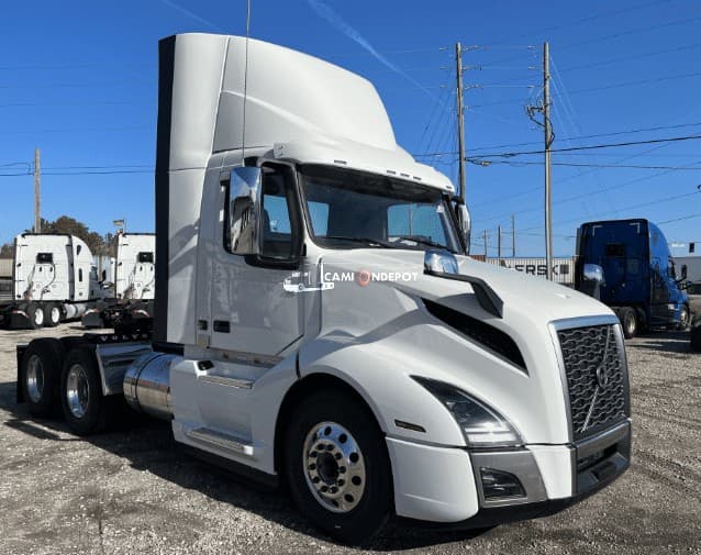 2025 Volvo VNL64T300 Day Cab Trucks