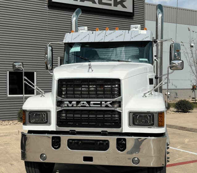 2025 Mack  PINNACLE 64T Day Cab Trucks