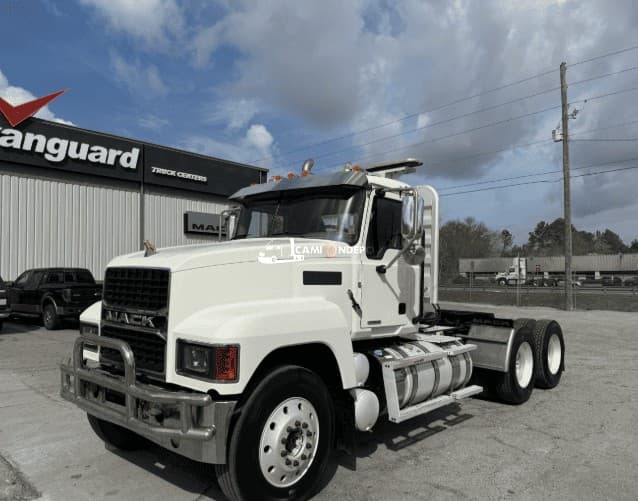 2020 Mack PINNACLE 64T Day Cab Trucks