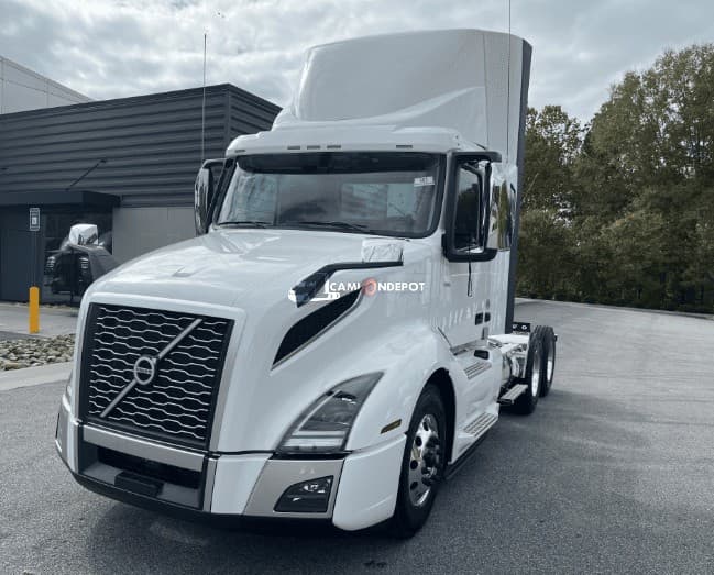 2025 Volvo VNL64T300 Day Cab Trucks