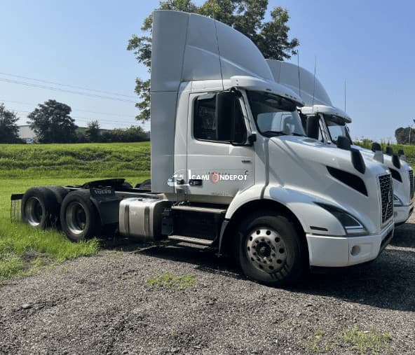 2021 Volvo VNR64T300 Day Cab Trucks