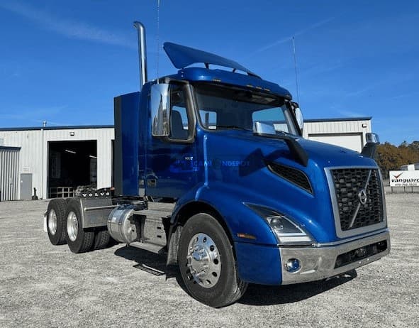 2025 Volvo VNR64T300 Day Cab Trucks