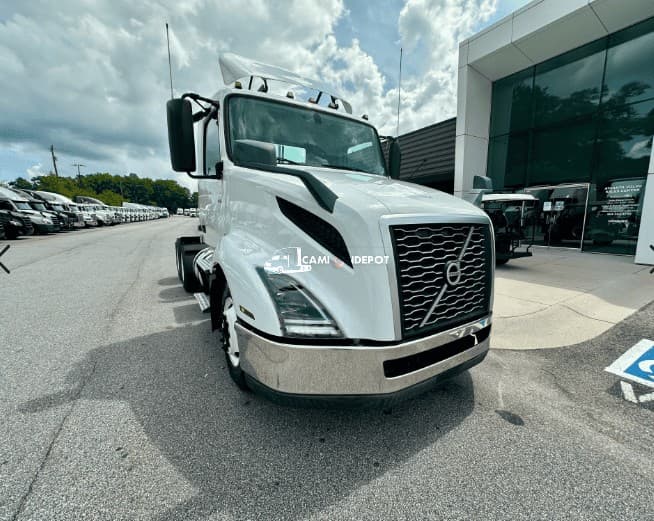 2019 Volvo VNL64T300 Day Cab Trucks