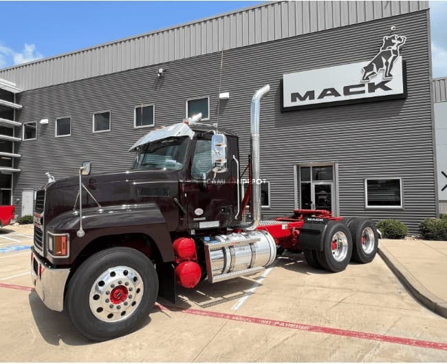 2026 Mack PINNACLE 64T Day Cab Trucks