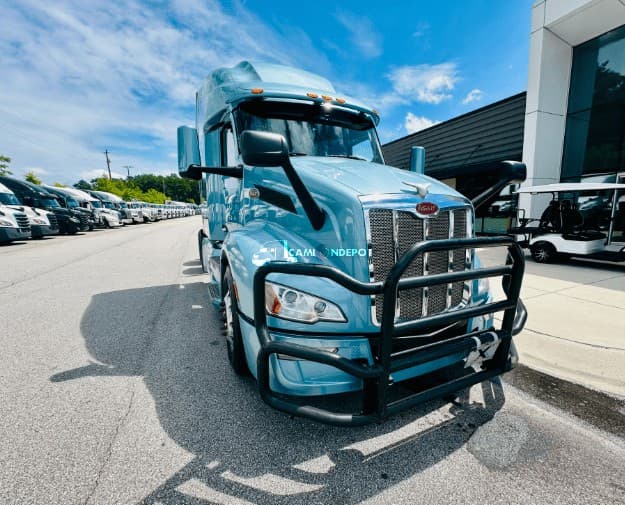 2022 Peterbilt 579 Sleeper Trucks