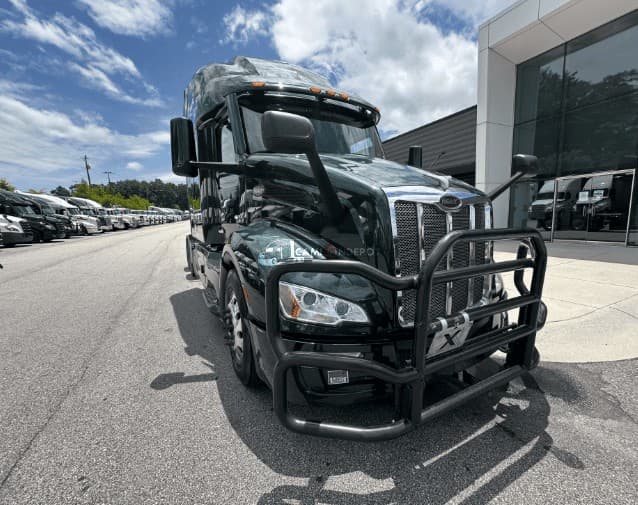 2022 Peterbilt 579 Sleeper Trucks